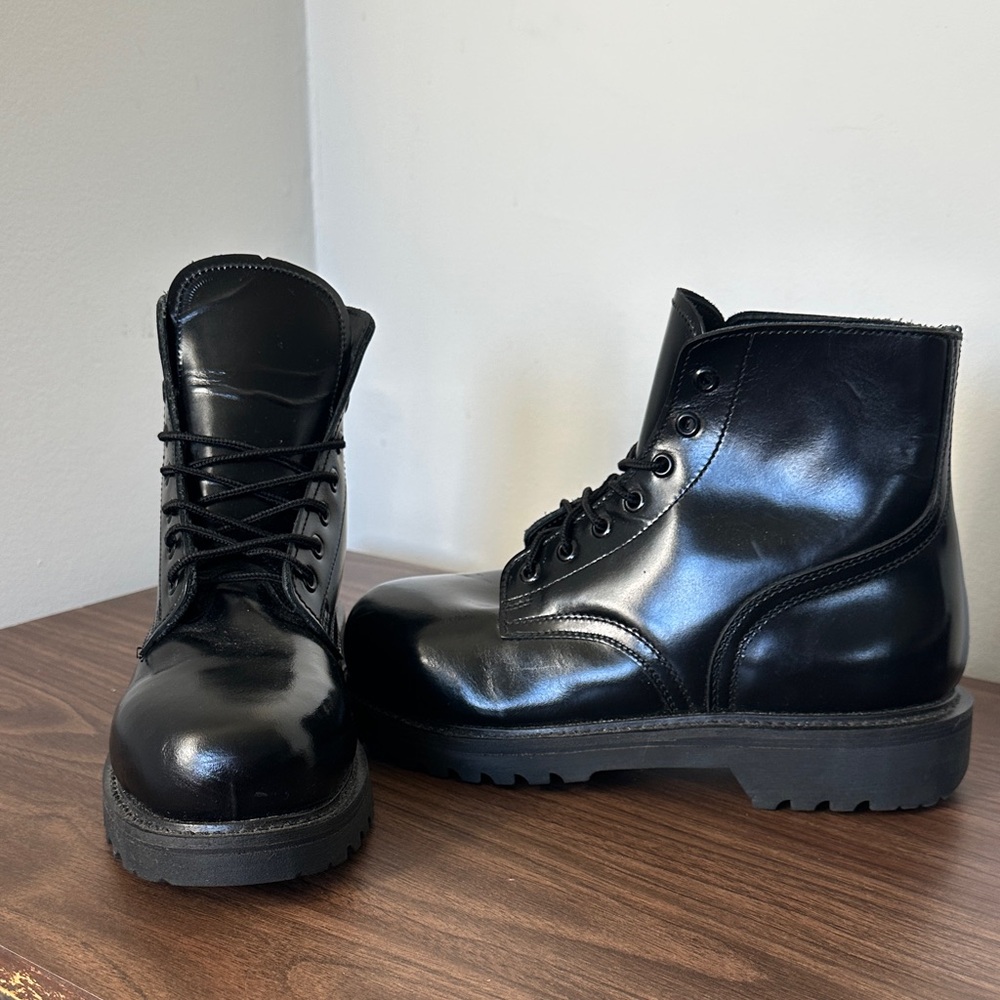 Vibram Men's Shiny Black Leather Boots ,Steel Toe Protection